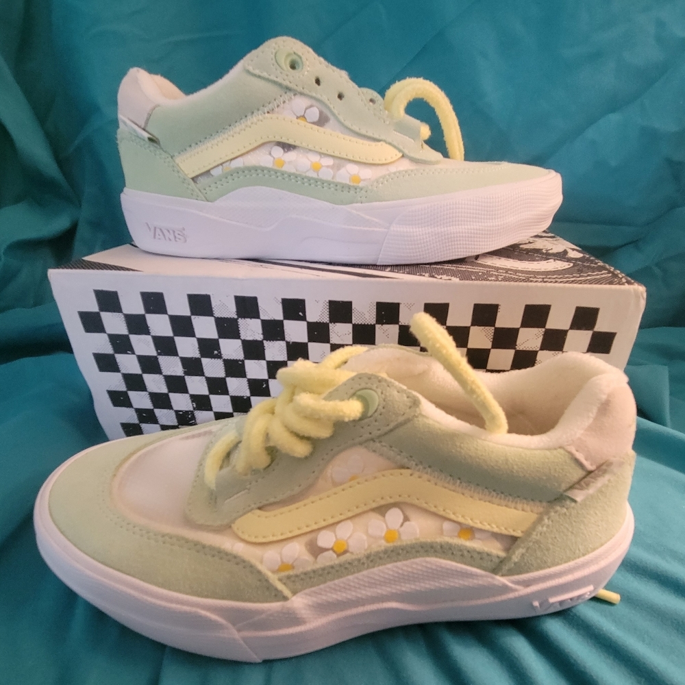 Brighton Zeuner Wayvee Skate Shoes 4.5 / 6 NIB VANS